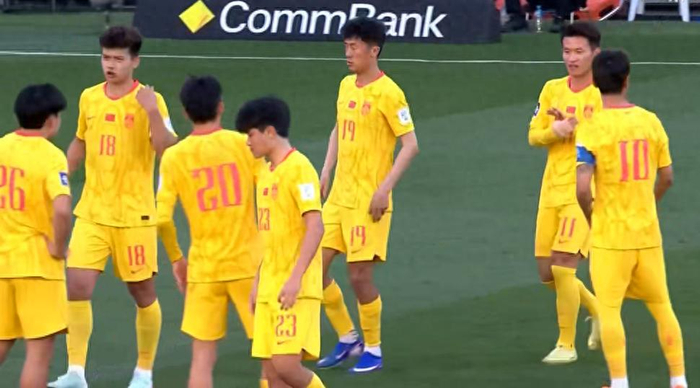 体育娱乐-国足0-2喀麦隆，邵佳一首败！球员评分出炉：无人高分，9人不及格|韦世豪|美加墨世界杯|中国男足|国际足联|张玉宁_新浪新闻